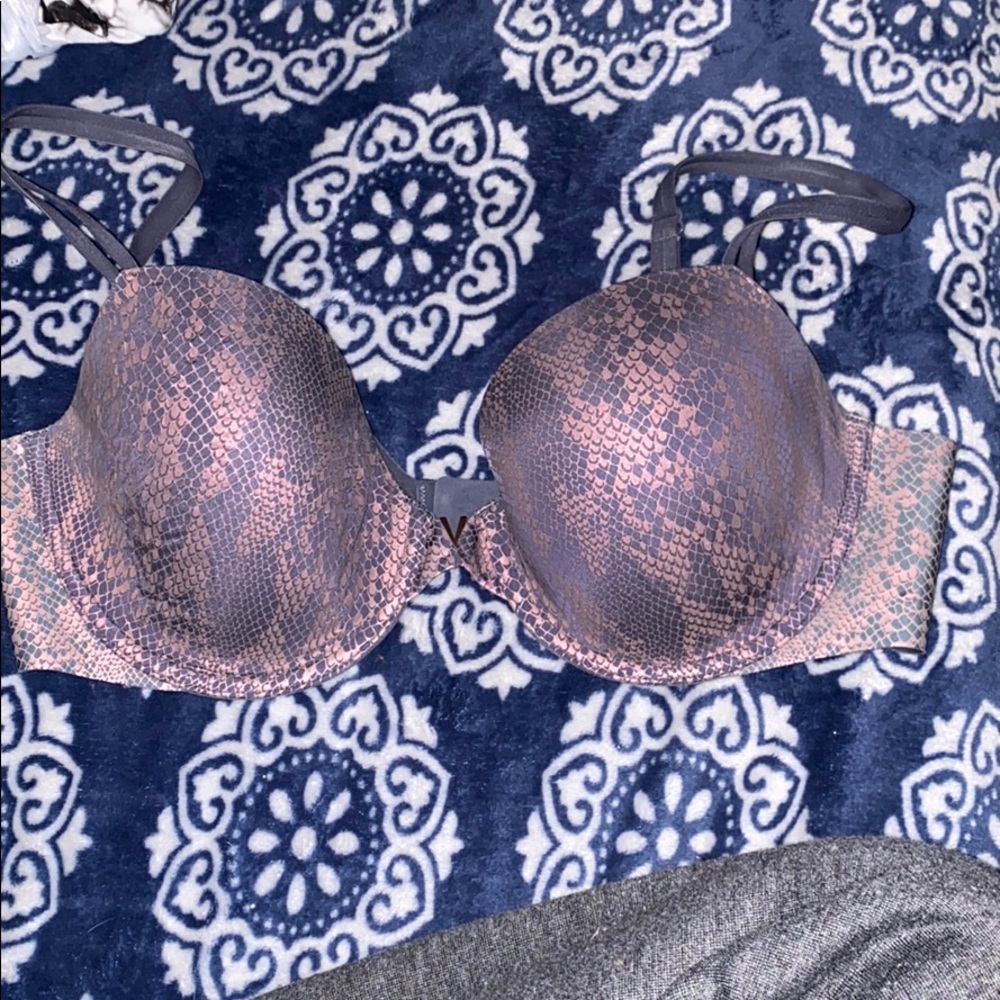 Victoria’s Secret Seamless Wired Bra 38DD